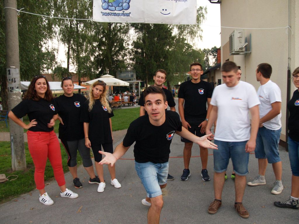 1412504717327230569815703426215