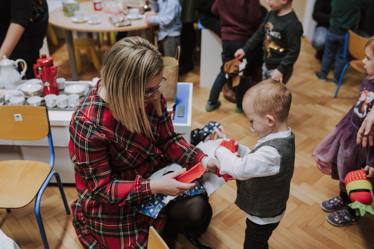 UZBUDLJIVE AKTIVNOSTI Mališani skupine Trešnjice uživali u pravoj Božićnoj čajanci