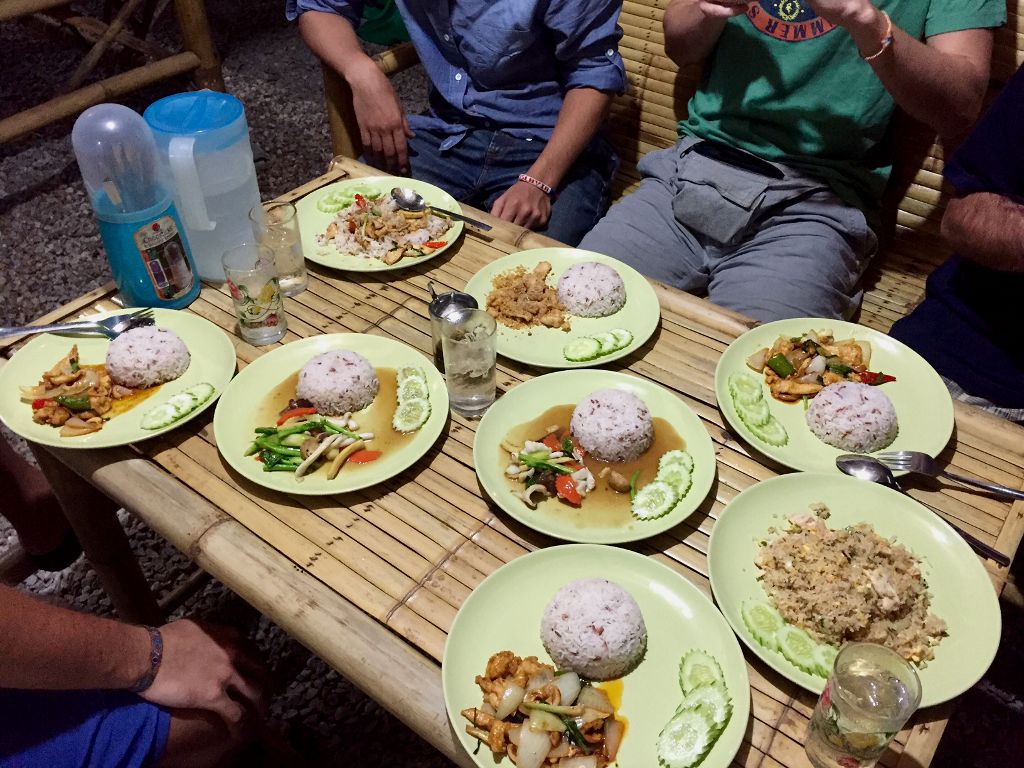 fiveguyseightdishes994545754519