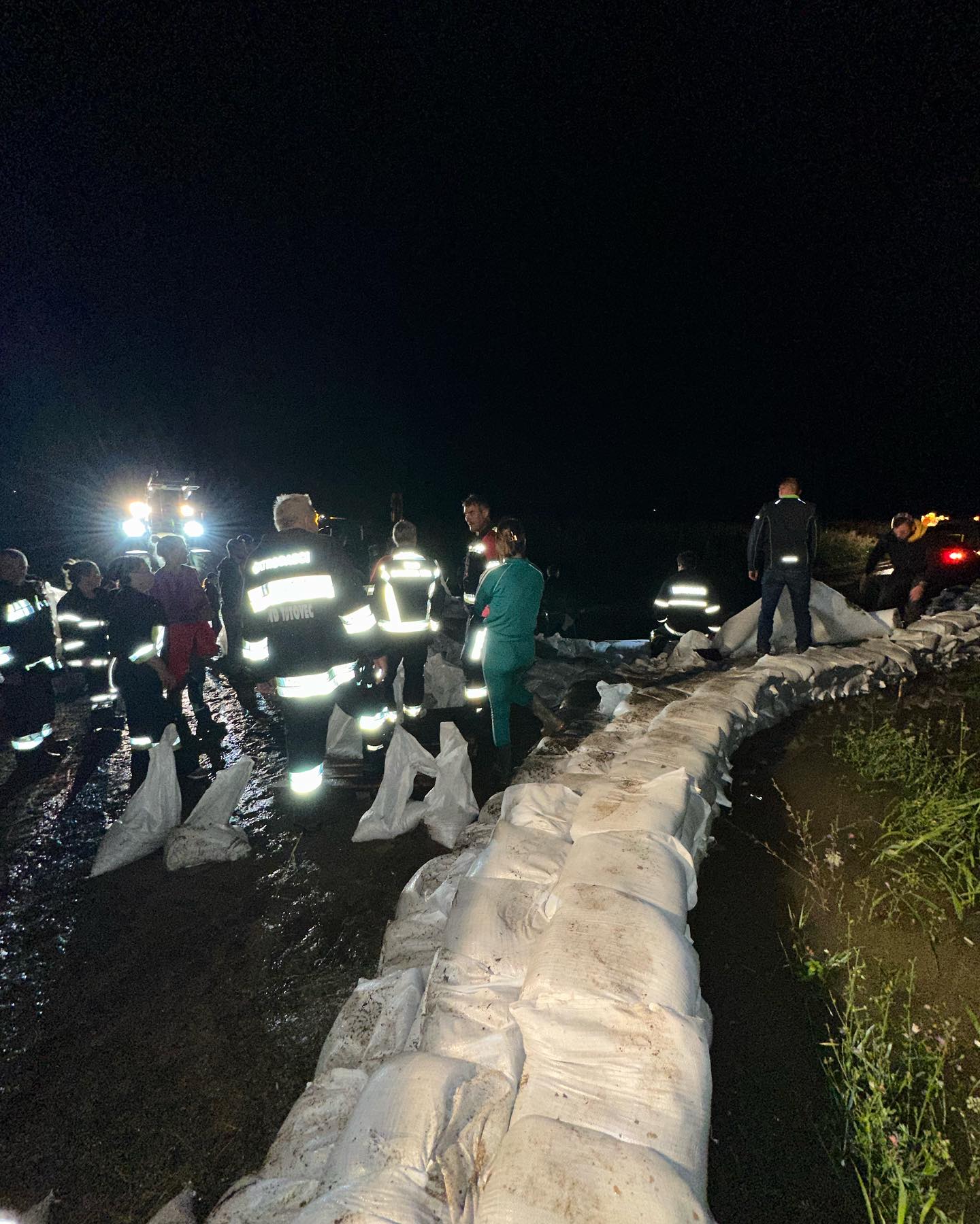 RADILI CIJELU NOĆ Neprospavana noć u Pušćinama, svi se ujedinili i radili zečji nasip