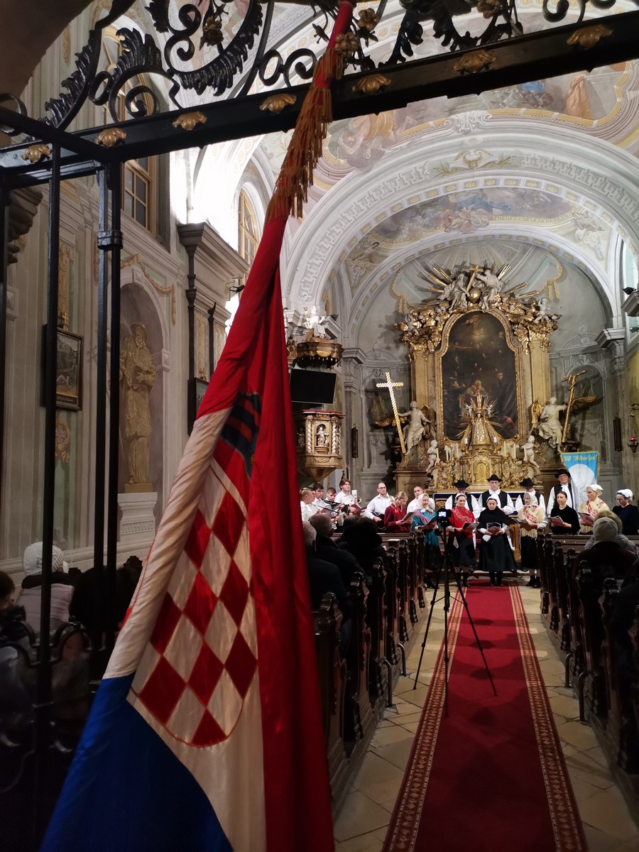FOTO Gostovanje KUD-a ‘Mihovljan’ u Šopronu, orile su se hrvatske adventske popijevke