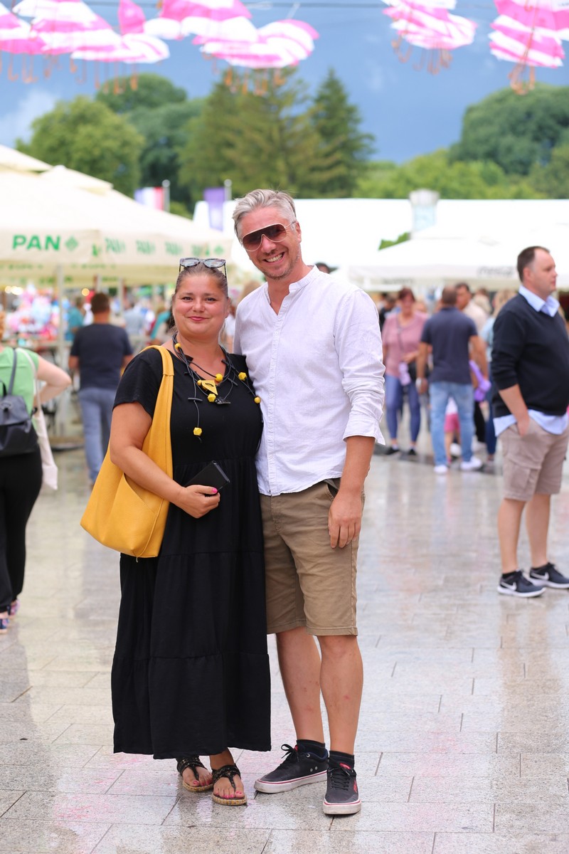 KLIKOM ISPOD KIŠOBRANA Malo kiše, malo sunca, ali centar Čakovca je ispunjen građanima