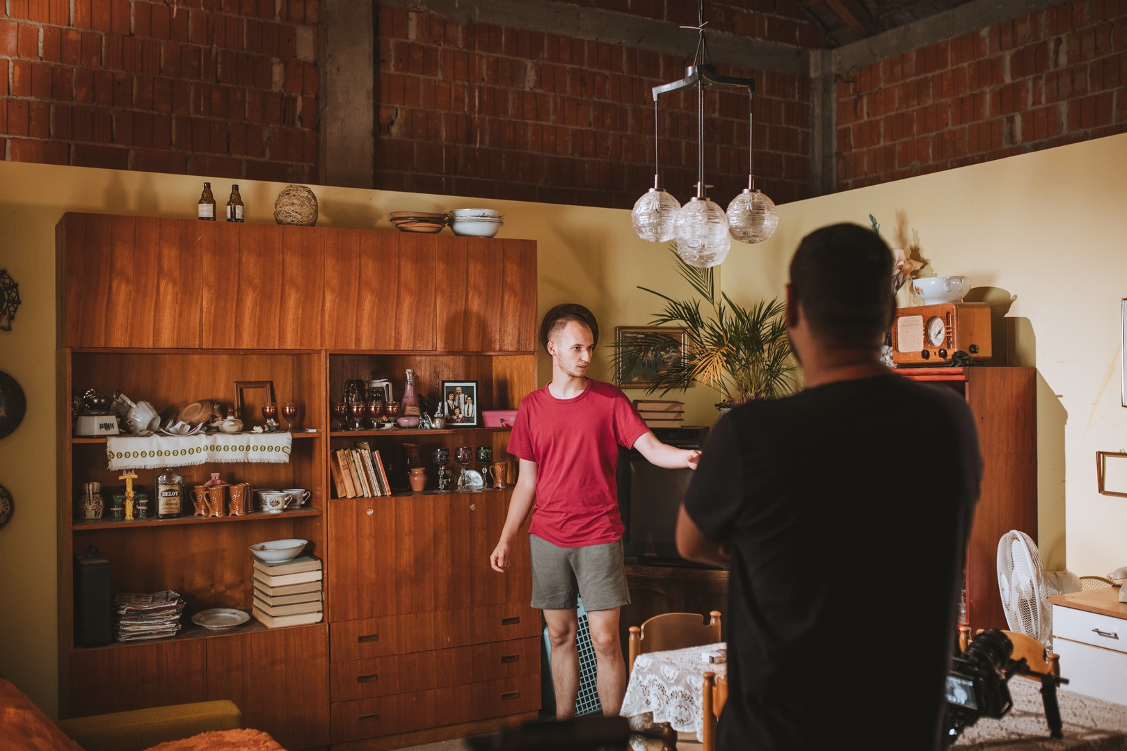 MARIN CVETKO I IVAN LISJAK Za novi kratkometražni film ‘Muha’ od nule izgradili vlastiti set!