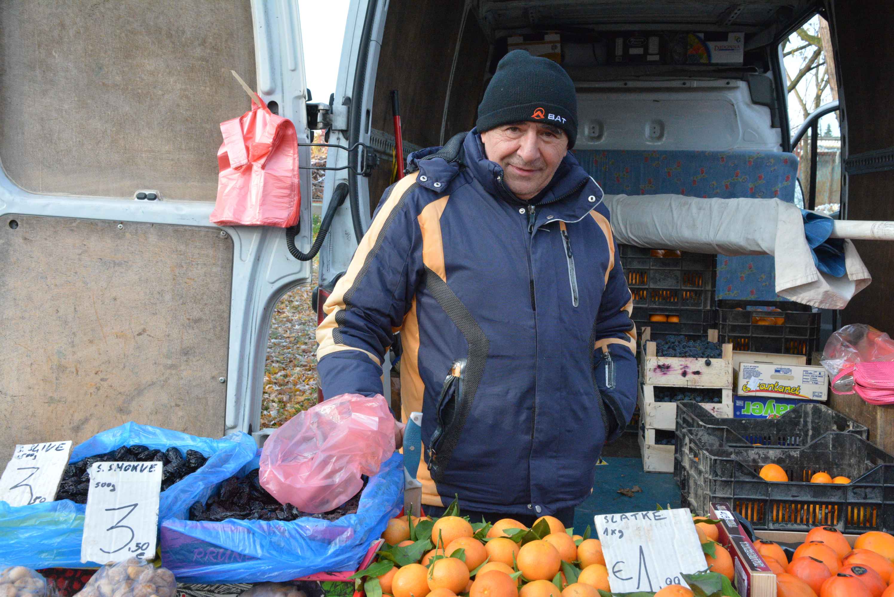 FOTO Čakovečki sajam odolijeva zimskoj hladnoći – posjetitelji hrabro istraživali bogatu ponudu unatoč mrazu na automobilima