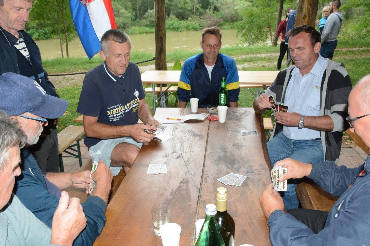 TRADICIJA DONJODUBRAVSKIH BRANITELJA Planirani spust otpao, druženje ostalo