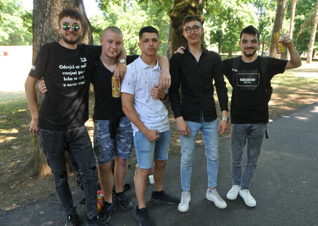 Maturanti se zabavljaju u čakovečkom parku