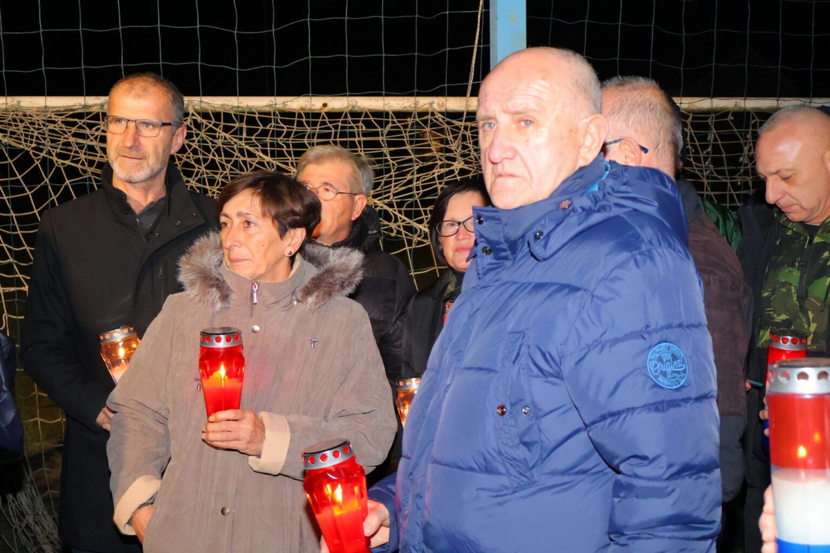 DAN SJEĆANJA Čakovec se i ove godine dostojanstveno prisjetio žrtava Vukovara i Škrabrnje te obljetnice pogibije Nikole VII. Zrinskog DAN SJEĆANJA Čakovec se i ove godine dostojanstveno prisjetio žrtava Vukovara i Škrabrnje te obljetnice pogibije Nikole VII. Zrinskog