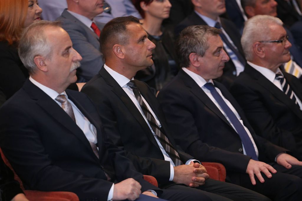 3138851410214901987880171908296