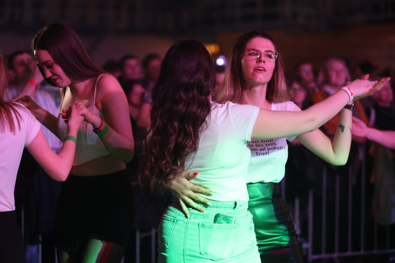 KONCERT U ČAKOVCU Haris Džinović svojim hitovima rasplesao i raspjevao publiku