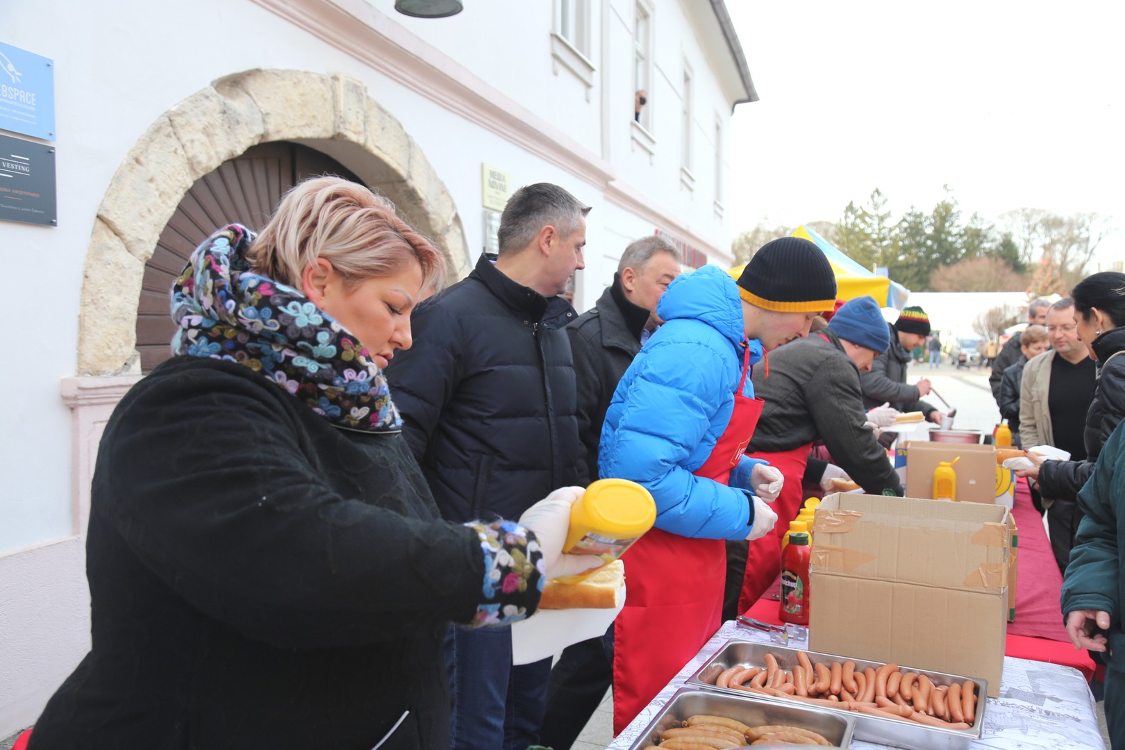 Građanima podijeljeno tisuću hot-dogova u središtu Čakovca