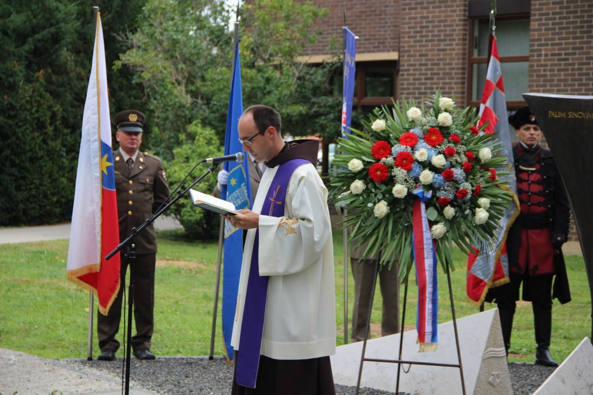 Međimurci Eduard Baltić i Florijan Novak podigli su hrvatski stijeg na Kninskog tvrđavi povijesnog 5. kolovoza 1995. Međimurci Eduard Baltić i Florijan Novak podigli su hrvatski stijeg na Kninskog tvrđavi povijesnog 5. kolovoza 1995.