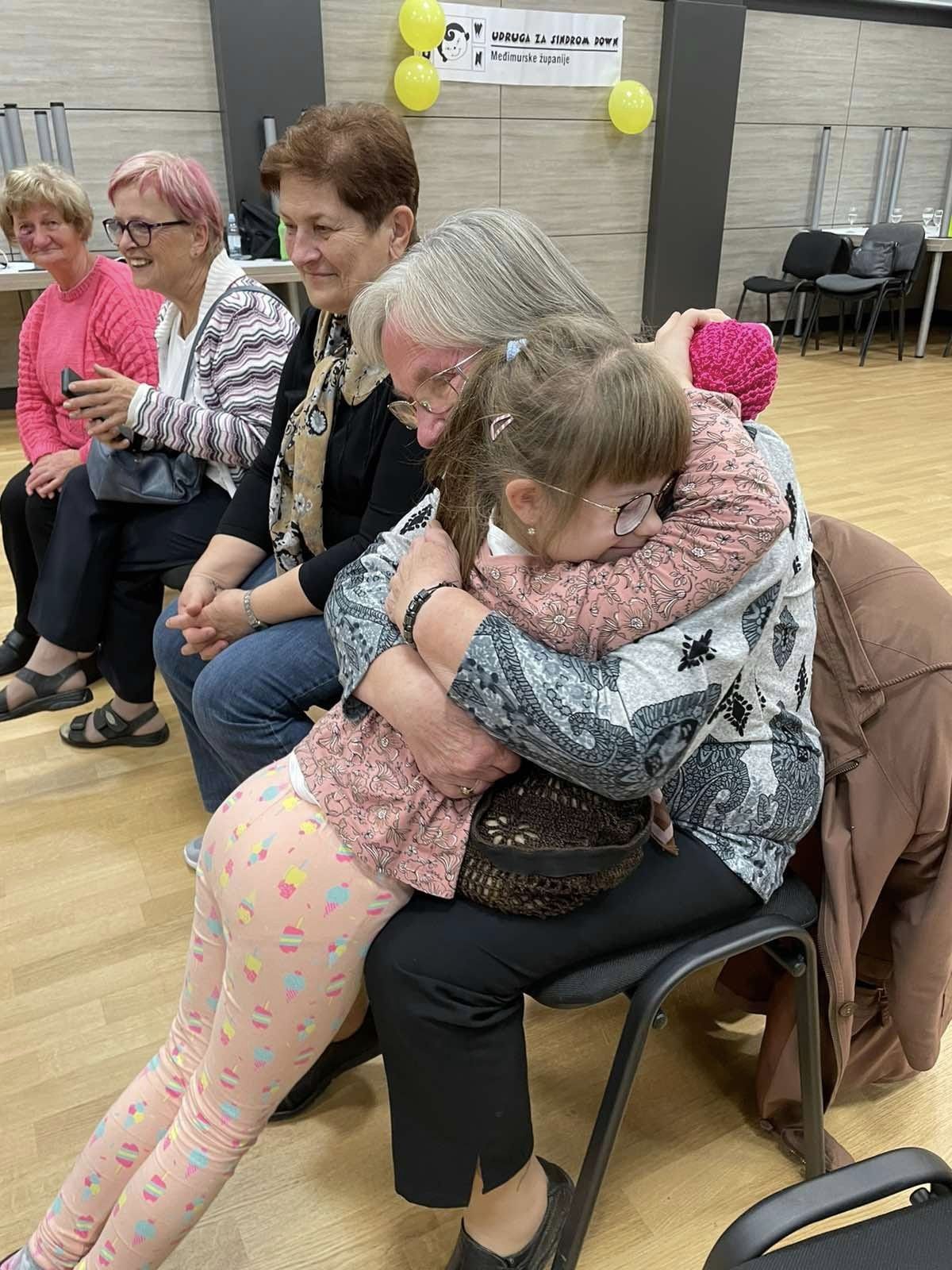 Članovi međimurske Udruge za sindrom Down posjetili ‘Heklice u knjižnici’