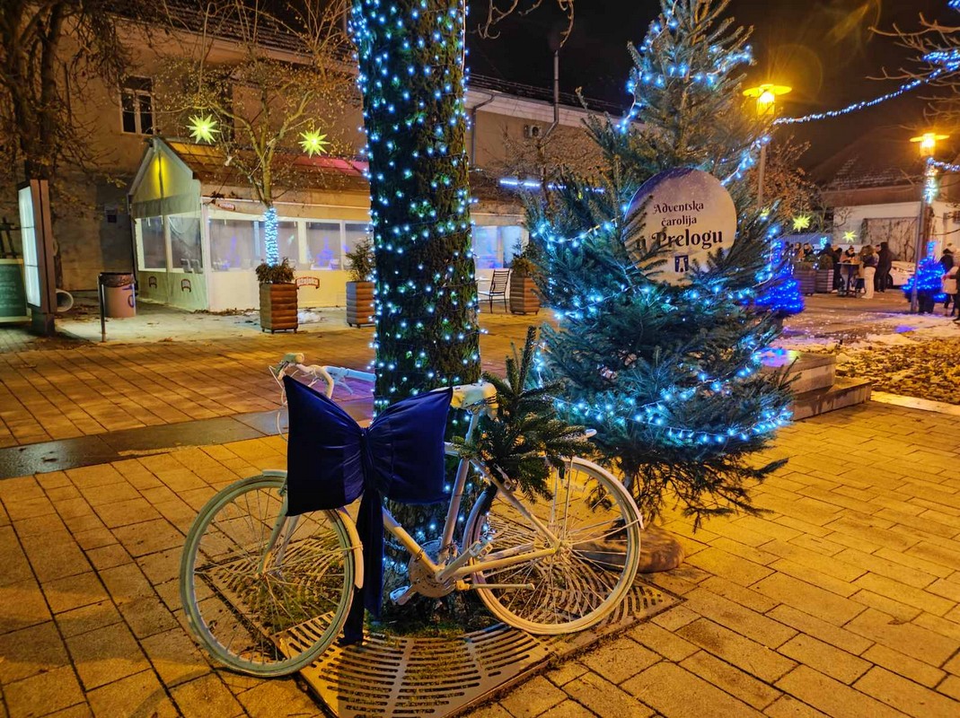 VIDEO/FOTO Bend Tragovi su ugrijali publiku na Adventskoj čaroliji u Prelogu!