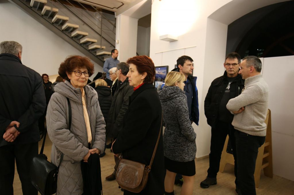 2771068810214156383120518877393