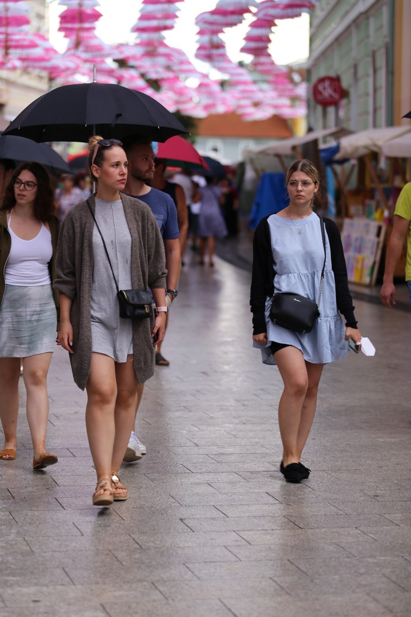 KLIKOM ISPOD KIŠOBRANA Malo kiše, malo sunca, ali centar Čakovca je ispunjen građanima