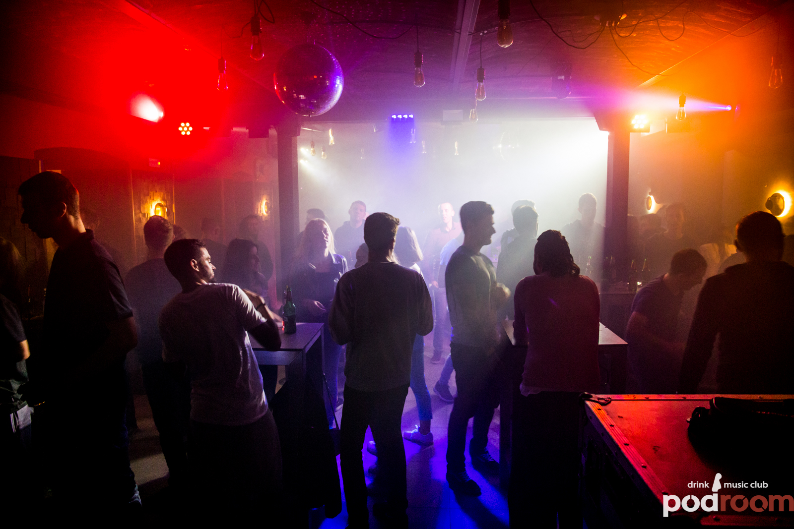 Podroom clubbing – DJ Yakka