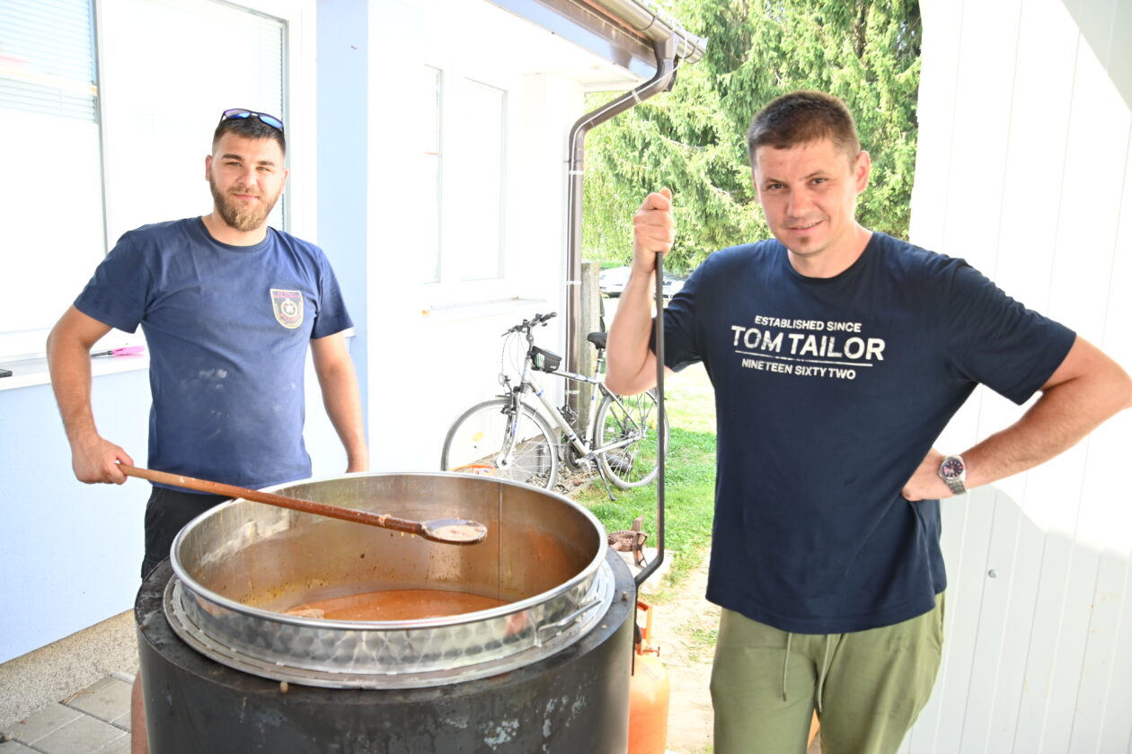 dan macinca (4) dan macinca (4)