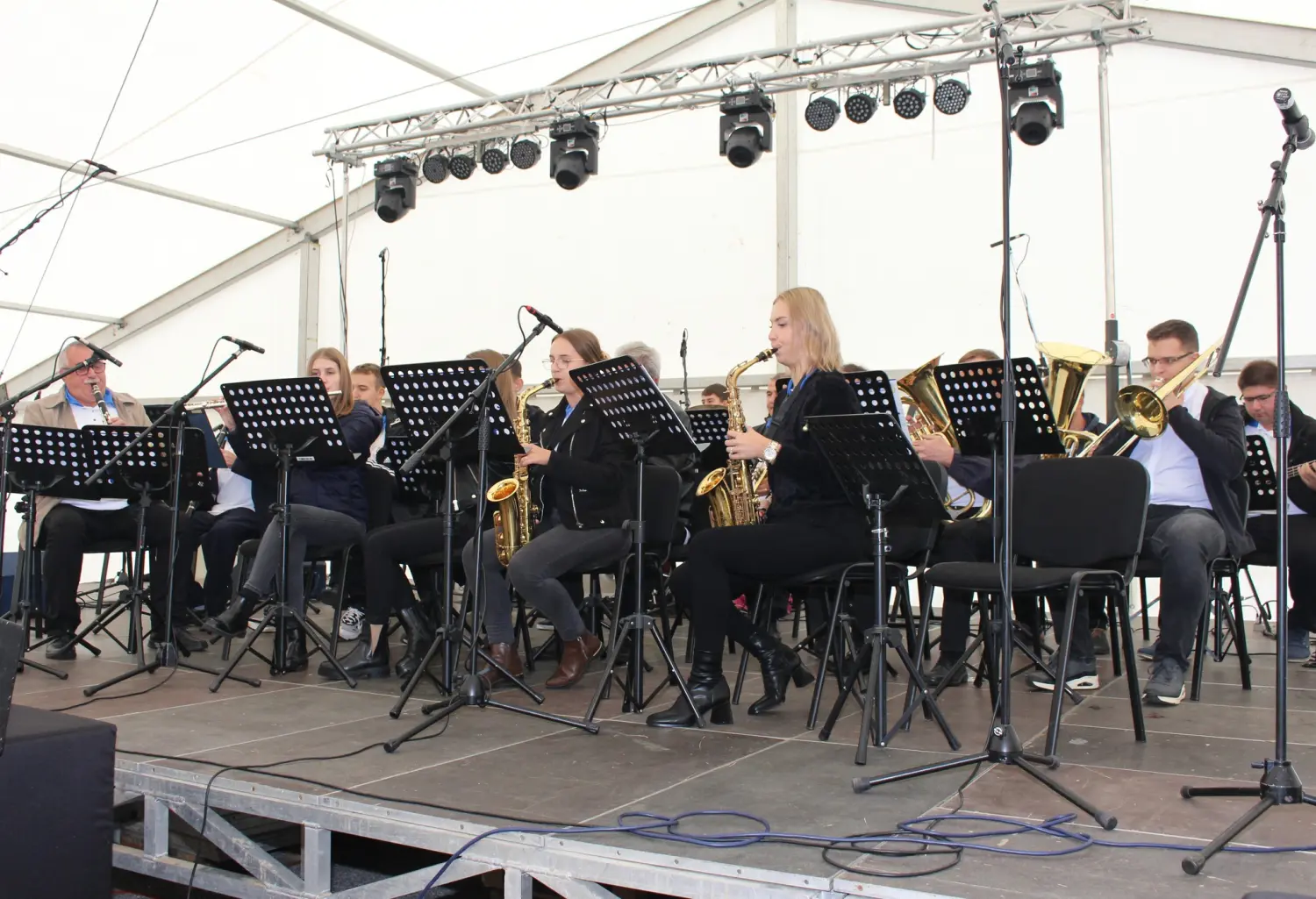 dani kotoribe, mažoretkinje (10) dani kotoribe, mažoretkinje (10)