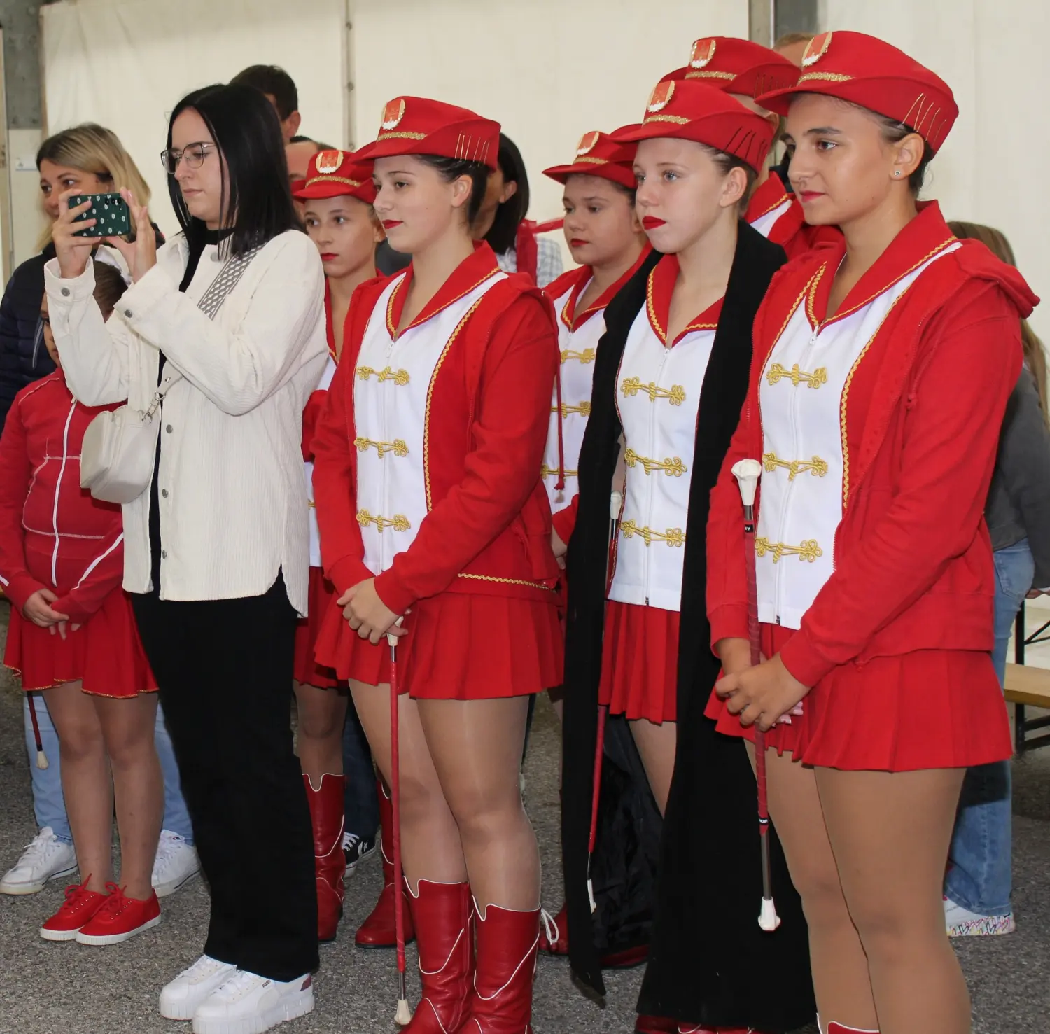 dani kotoribe, mažoretkinje (16) dani kotoribe, mažoretkinje (16)