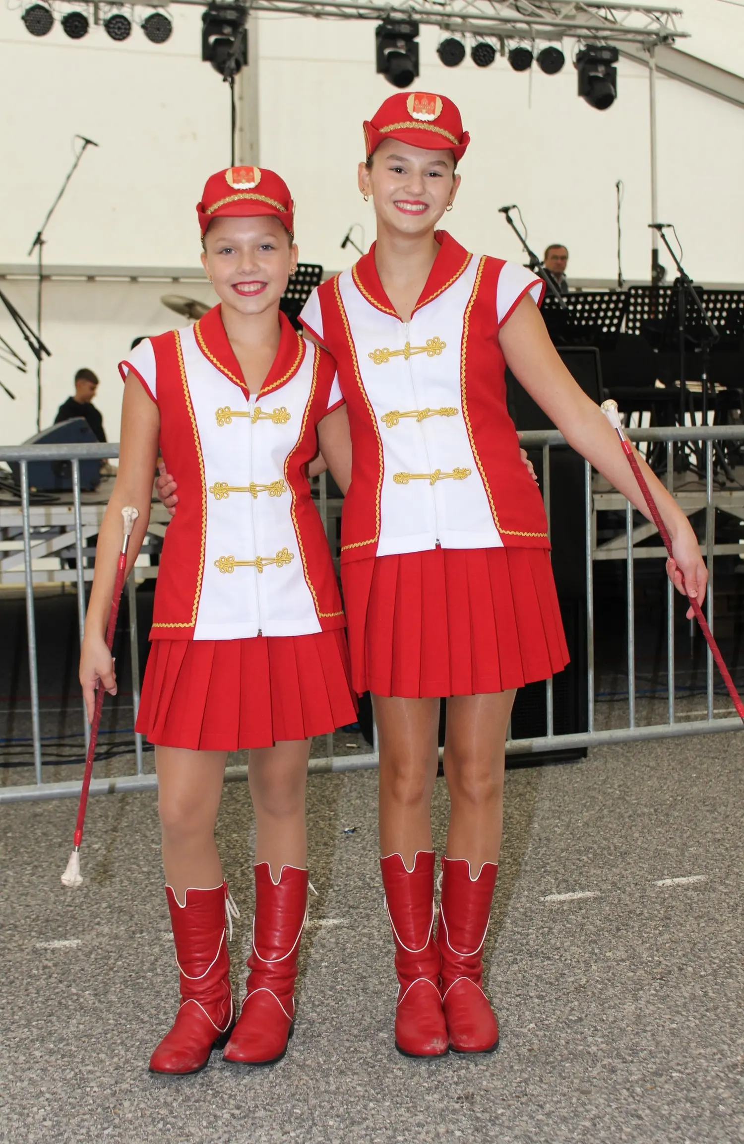 dani kotoribe, mažoretkinje (18) dani kotoribe, mažoretkinje (18)