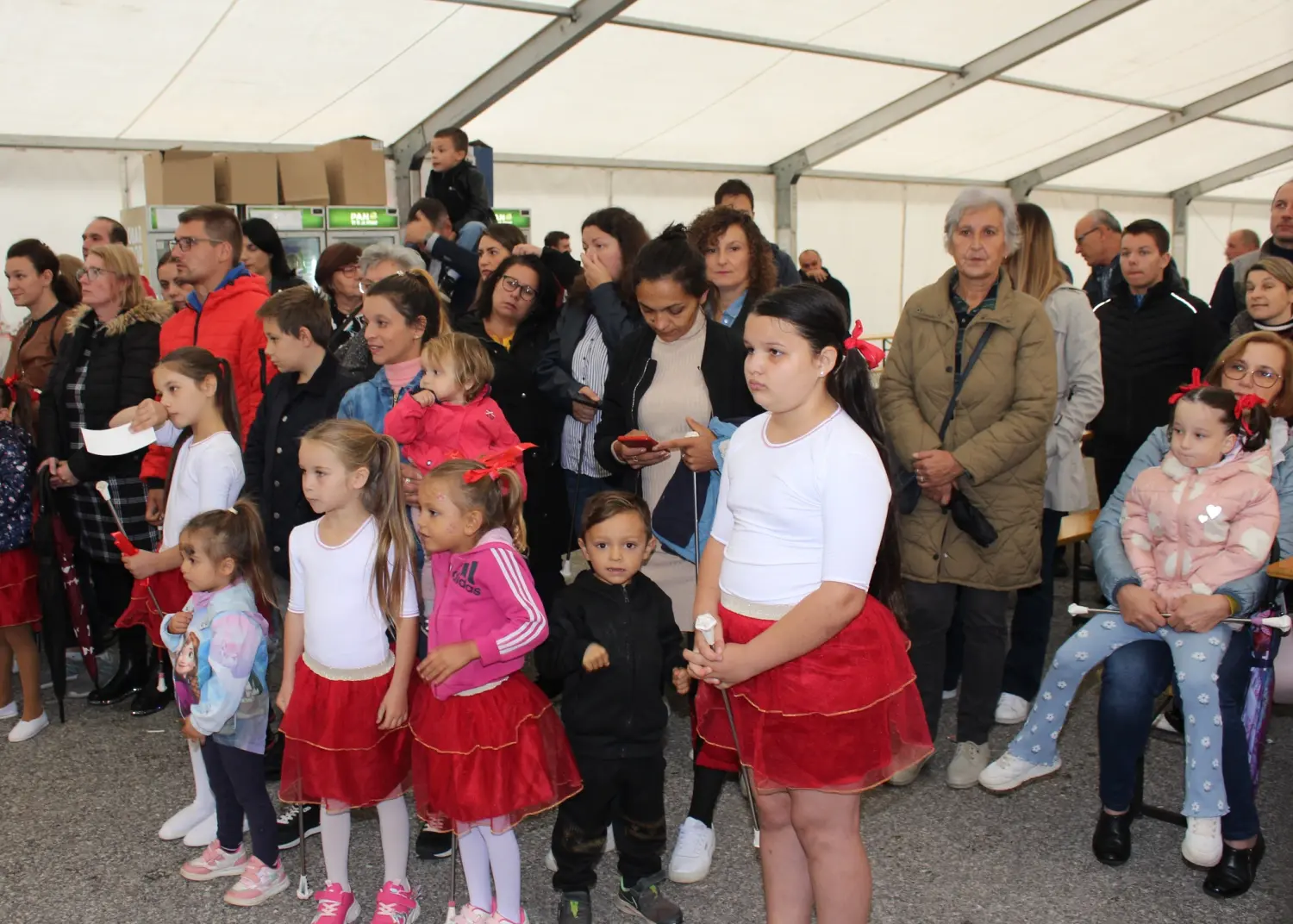dani kotoribe, mažoretkinje (20) dani kotoribe, mažoretkinje (20)