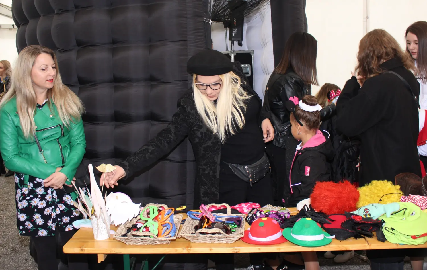 dani kotoribe, mažoretkinje (4) dani kotoribe, mažoretkinje (4)