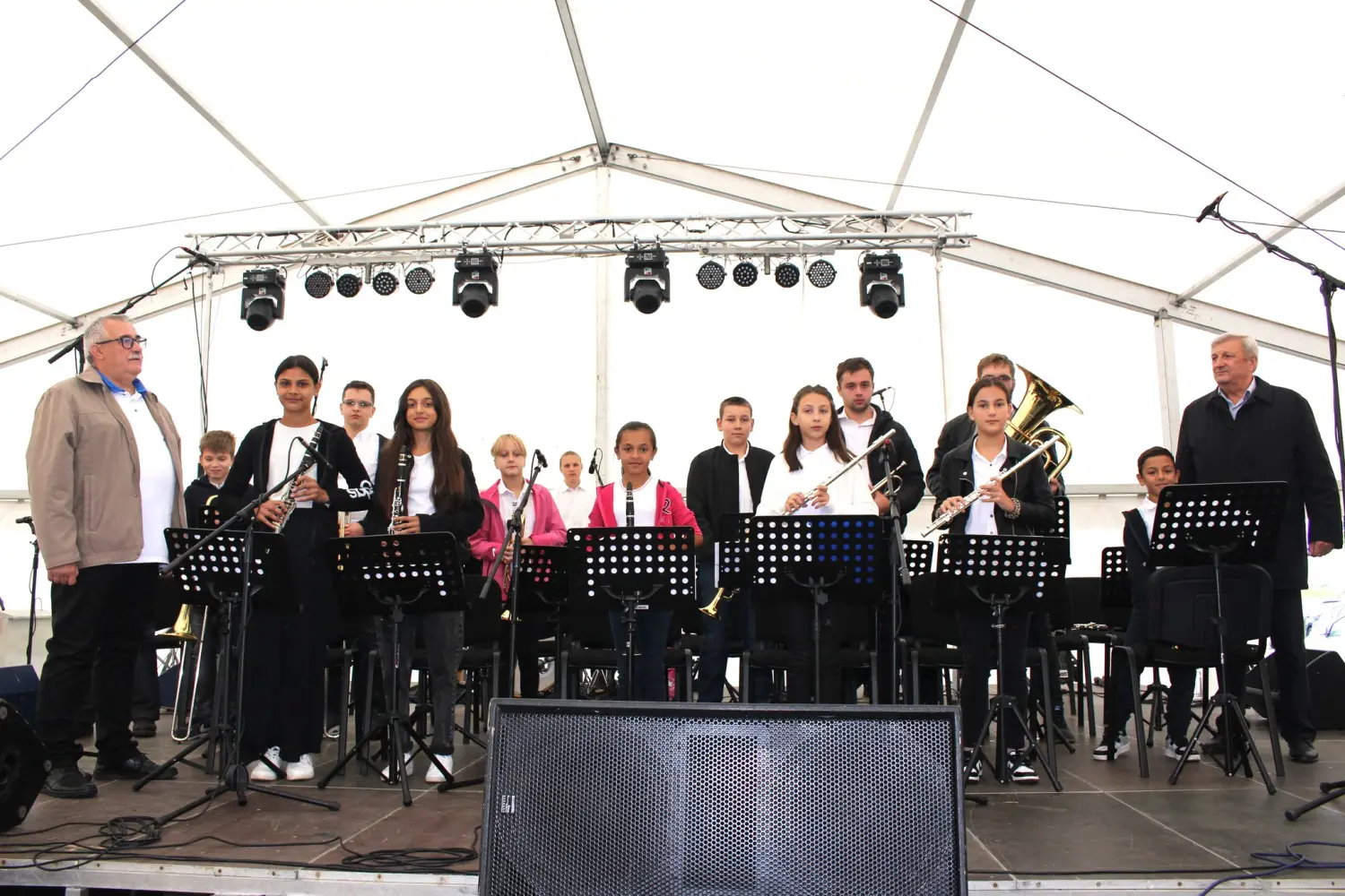 dani kotoribe, mažoretkinje (5) dani kotoribe, mažoretkinje (5)