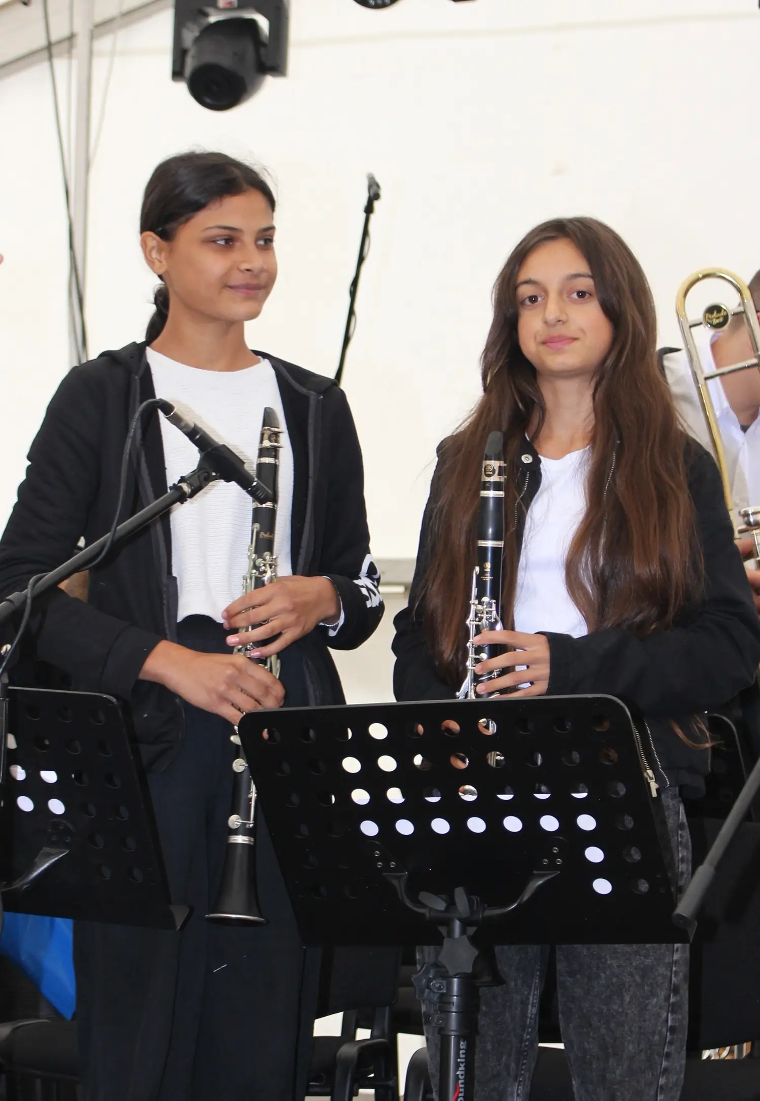 dani kotoribe, mažoretkinje (6) dani kotoribe, mažoretkinje (6)