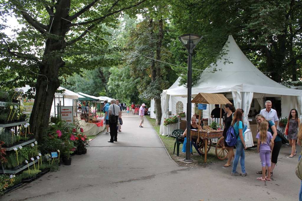 slika00004901563 FOTO: Pogledajte današnju atmosferu na Porcijukulovom! 1.8.2014.