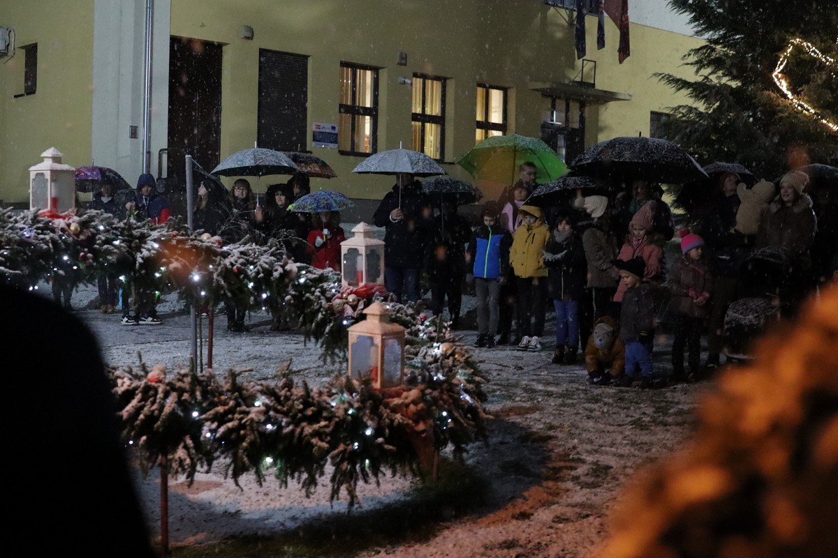 SVETI MARTIN NA MURI Paljenjem prve adventske svijeće započelo je najradosnije doba u godini