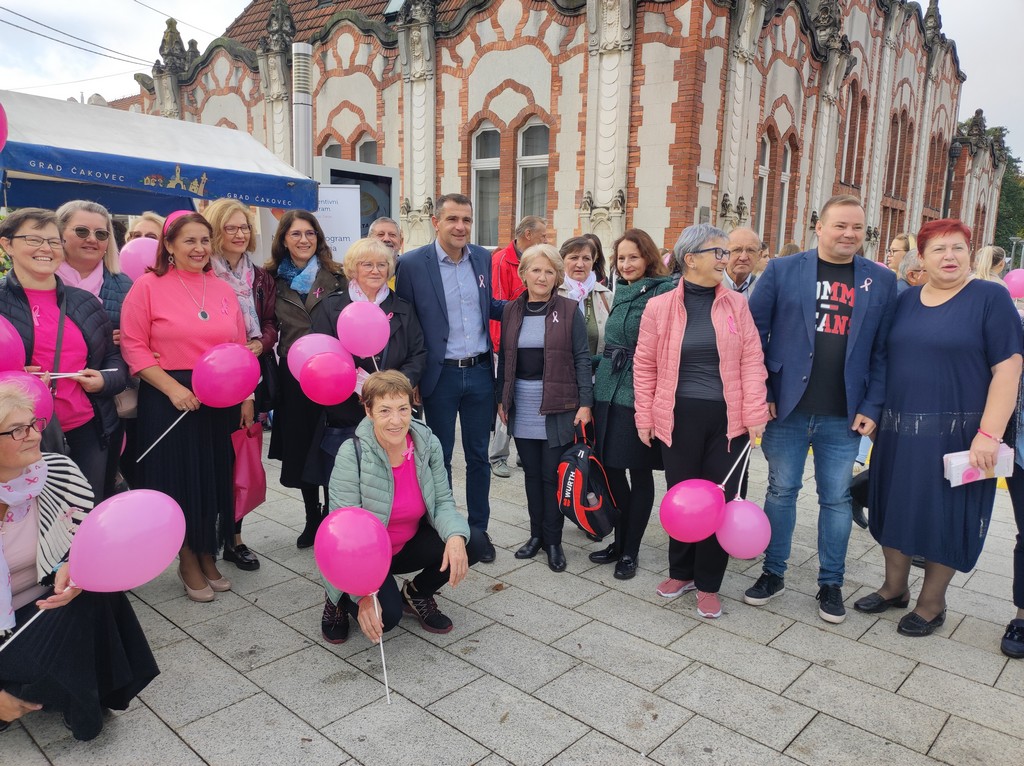 DAN RUŽIČASTE VRPCE Brojne Međimurke i Međimurci dali podršku ženama koje se bore s rakom dojke!