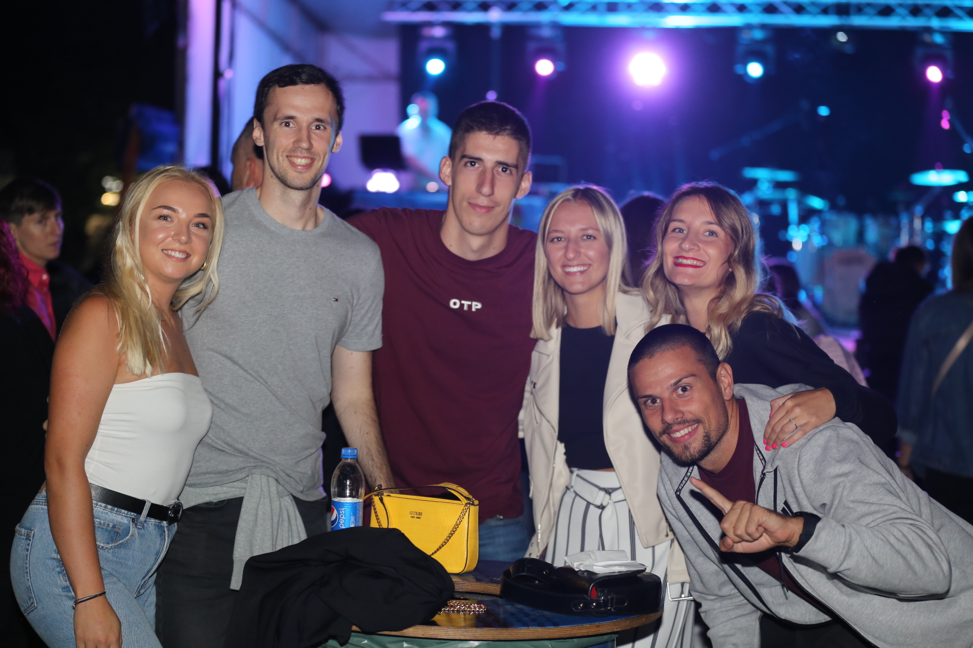 FOTO I VIDEO Vesna Pisarović na Marini Prelog rasplesala mnogobrojne posjetitelje i uveličala prvu večer Festivala balona