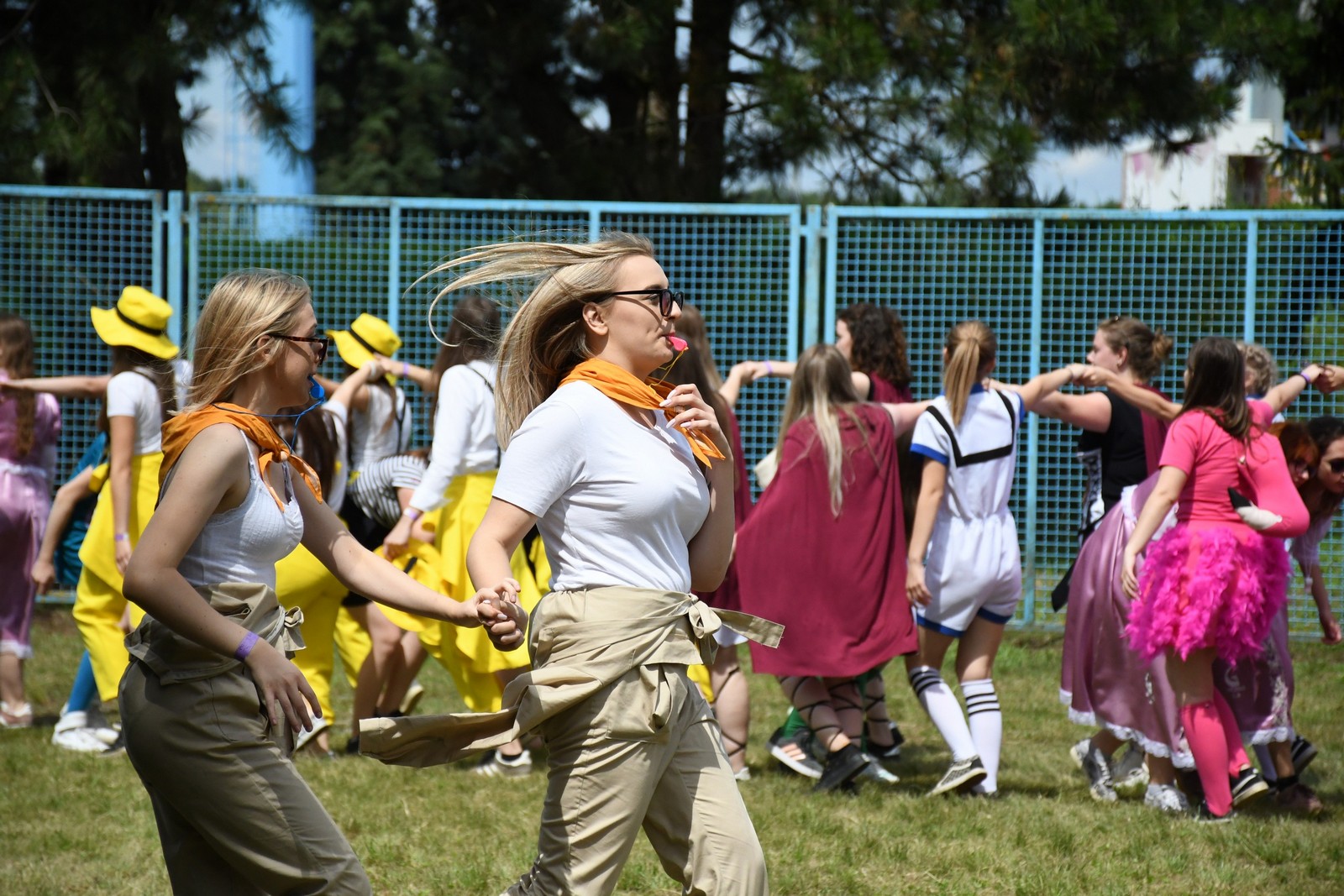 FOTO Povorka protutnjala gradom, maturanti s osmjehom dočekali kraj srednje škole!