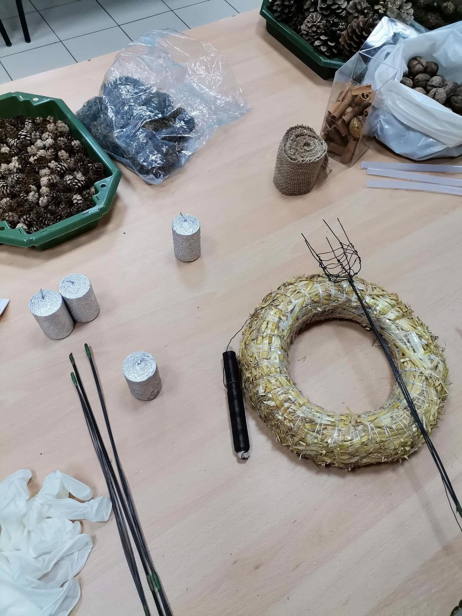 FOTO Profesorica Sabina Šegula iz Slovenije održala radionicu izrade adventskih dekoracija u Gospodarskoj školi Čakovec FOTO Profesorica Sabina Šegula iz Slovenije održala radionicu izrade adventskih dekoracija u Gospodarskoj školi Čakovec