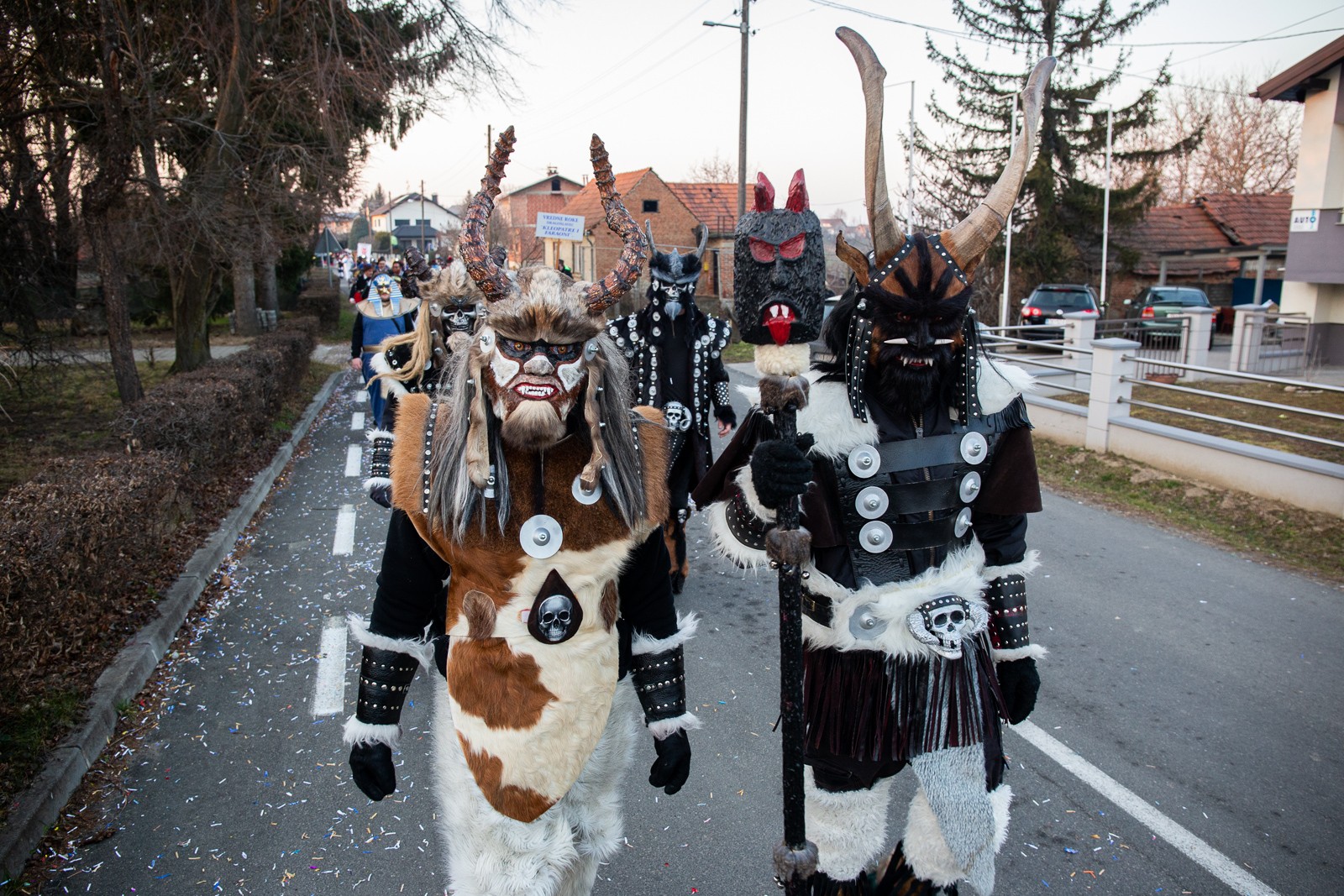 DOMIŠLJATE MAŠKARE U ZASADBREGU Bolničari, vještice, Škoti…