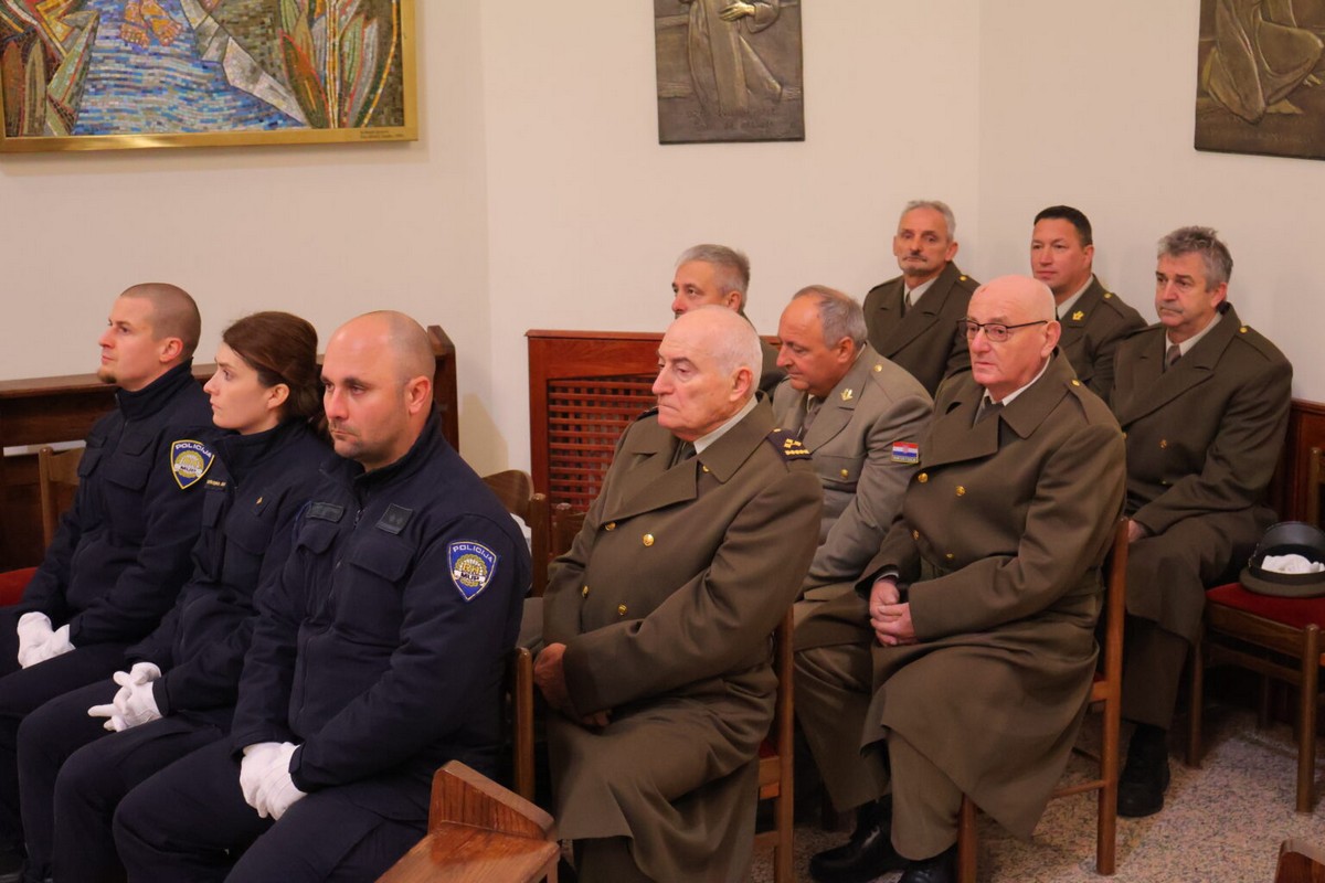 DAN SJEĆANJA Čakovec se i ove godine dostojanstveno prisjetio žrtava Vukovara i Škrabrnje te obljetnice pogibije Nikole VII. Zrinskog DAN SJEĆANJA Čakovec se i ove godine dostojanstveno prisjetio žrtava Vukovara i Škrabrnje te obljetnice pogibije Nikole VII. Zrinskog