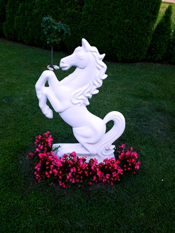 Spoj umjetnosti i prirode u vrtnoj oazi Andreje Kraljić u Savskoj Vesi