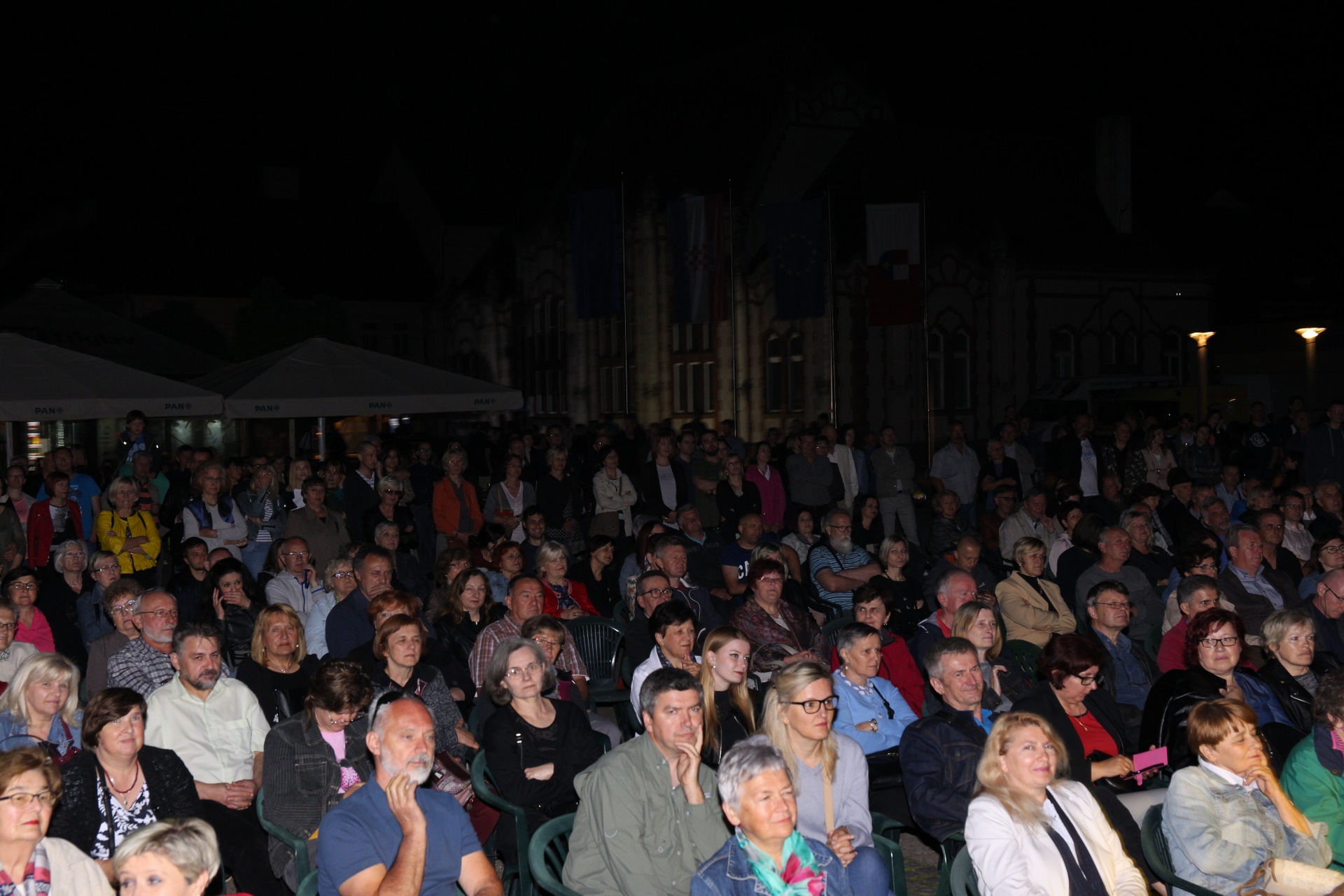 Koncert Rade Šerbedžije i Zapadnog kolodvora na Trgu Republike u Čakovcu