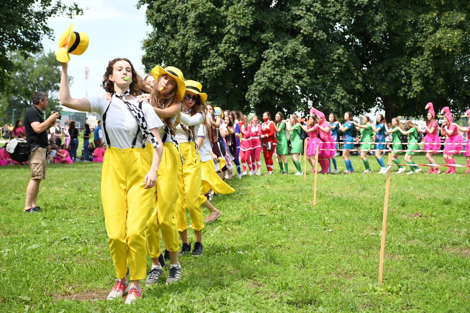 FOTO Povorka protutnjala gradom, maturanti s osmjehom dočekali kraj srednje škole!