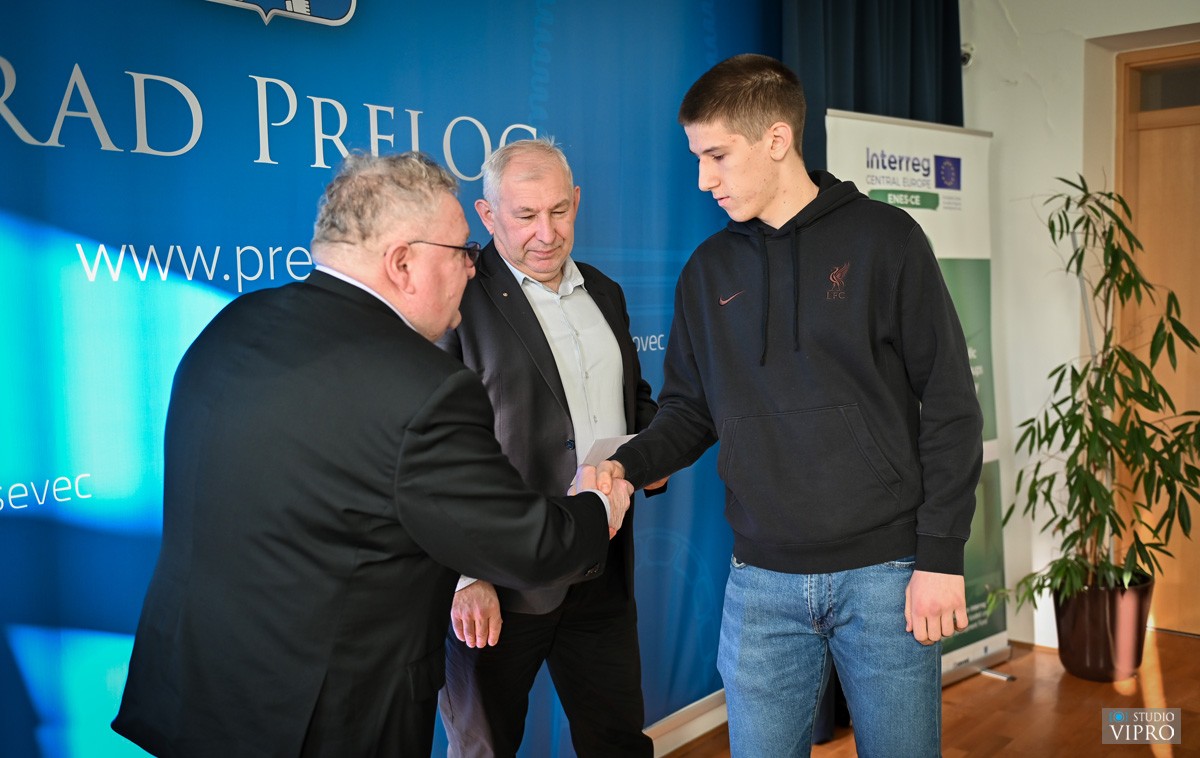 PRELOG Dodijeljene nagrade uspješnim učenicima i studentima