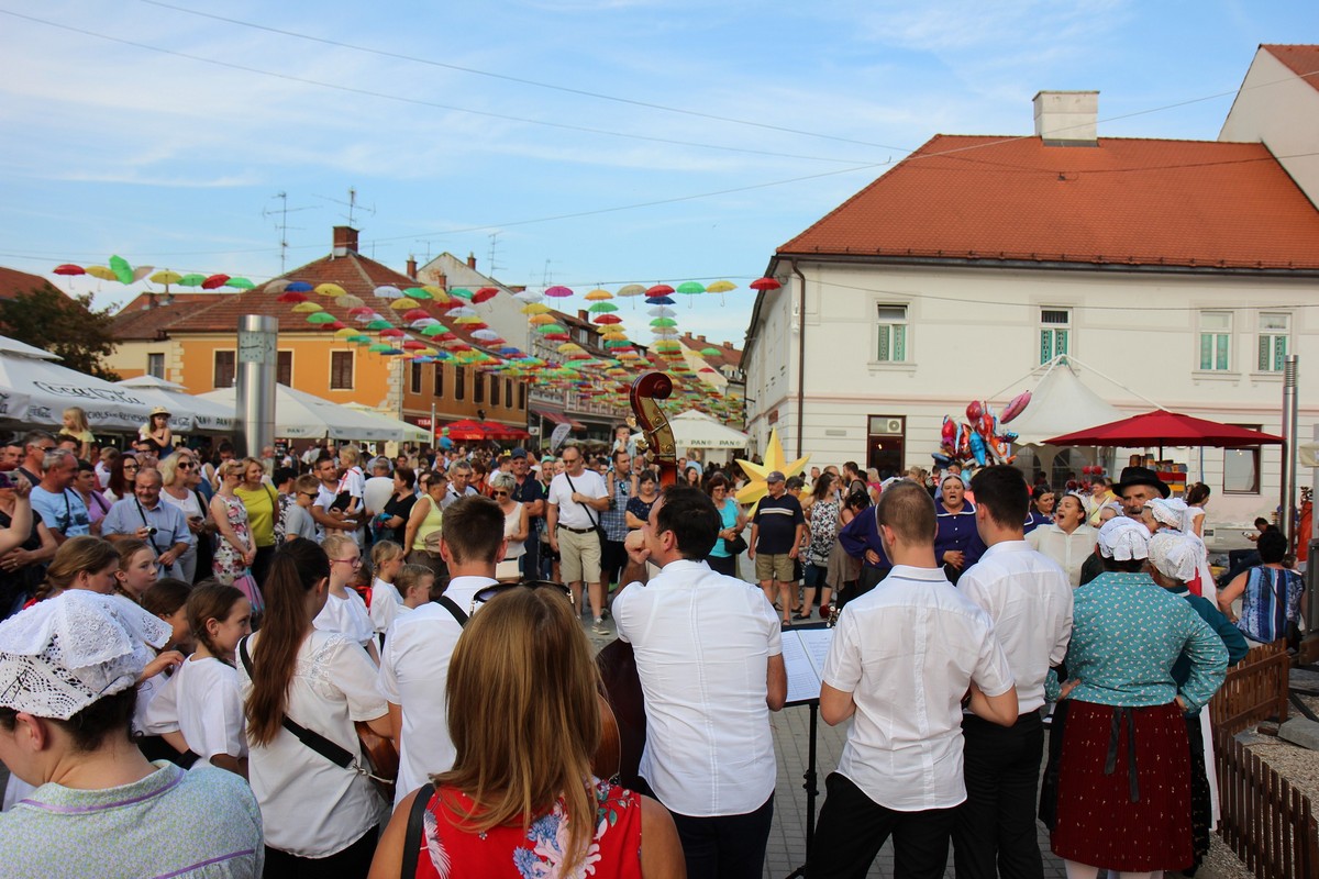 Tri međimurska KUD-a predstavila međimursku tradiciju na Porcijunkulovom