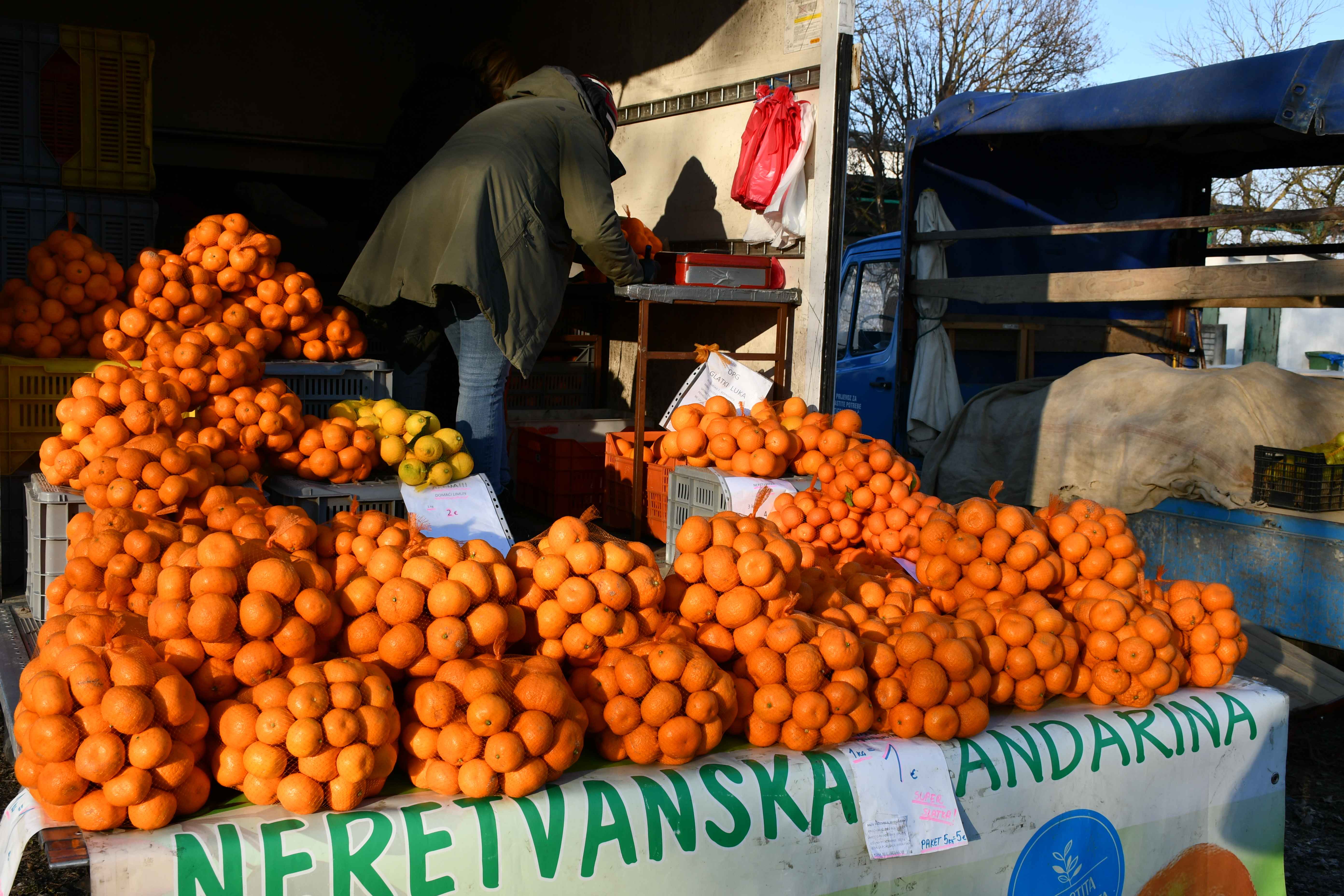 ZUBATO SUNCE Bogata ponuda voća i povrća na čakovečkom sajmu, a zaigrao se i šah!