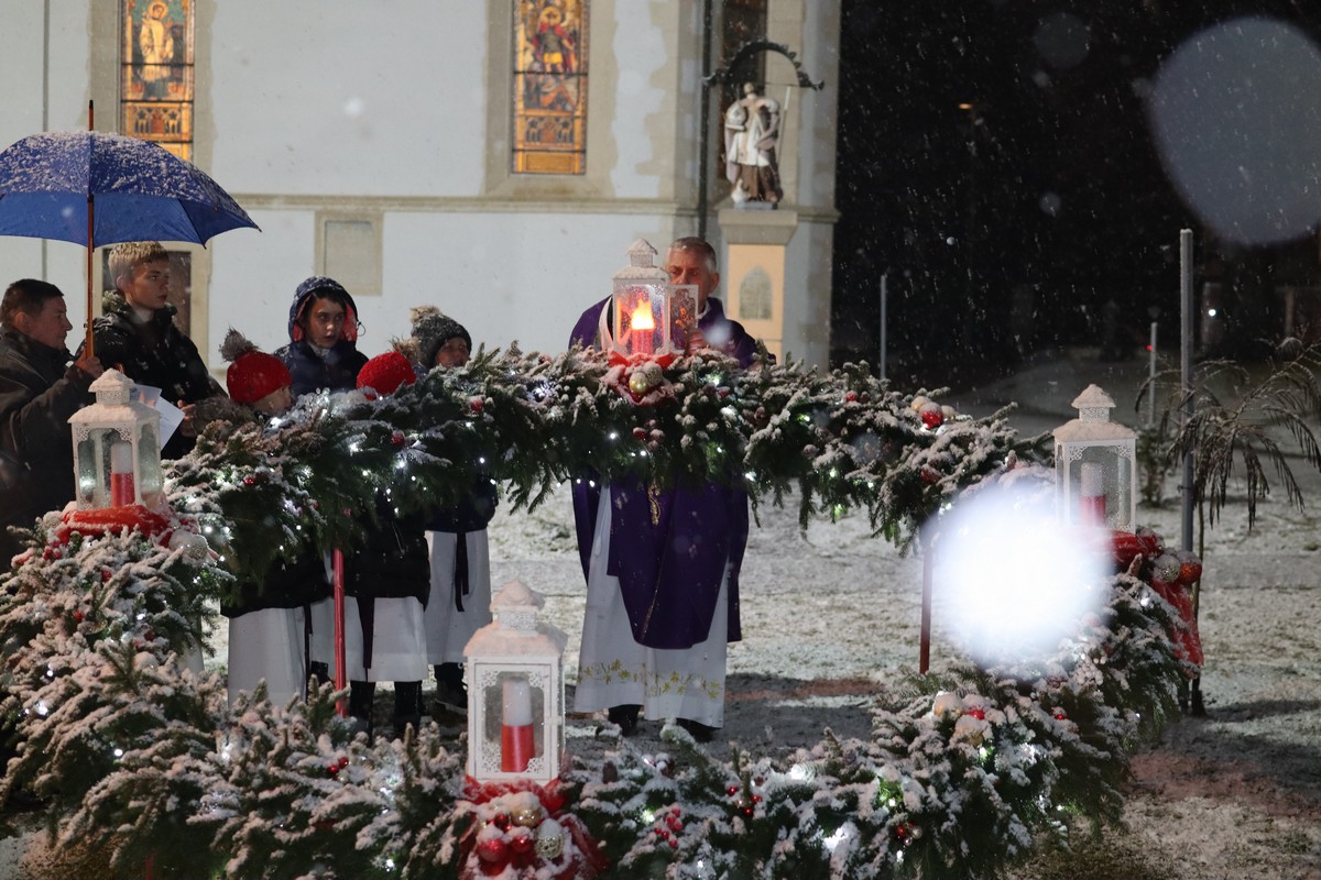 SVETI MARTIN NA MURI Paljenjem prve adventske svijeće započelo je najradosnije doba u godini