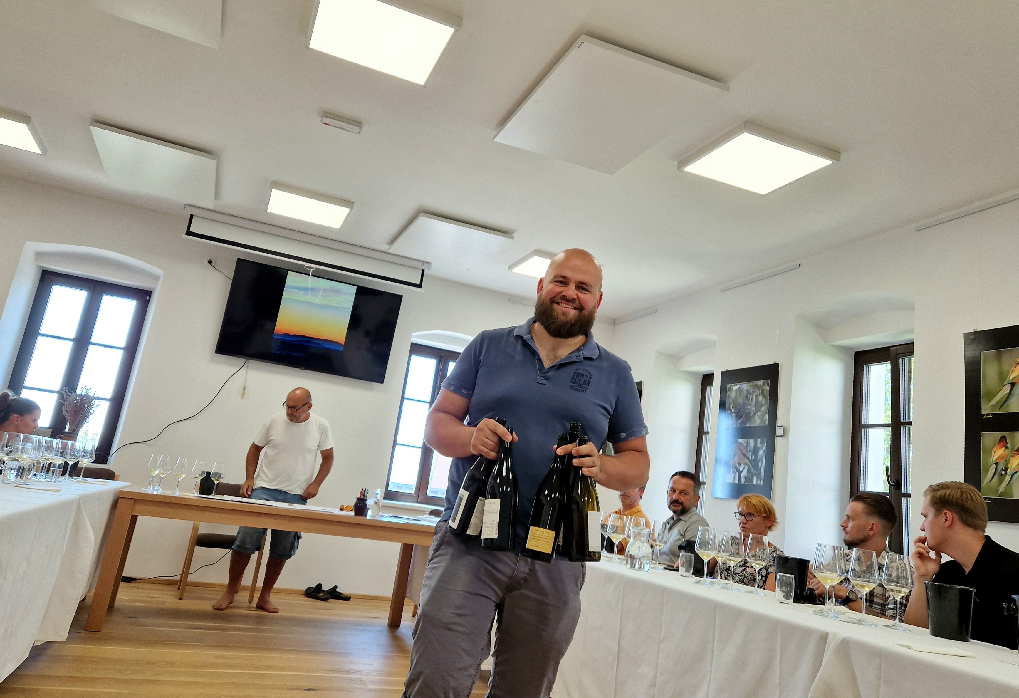 MEĐUNARODNA RADIONICA I DEGUSTACIJA Kušačima je bilo ponuđeno pet setova kvalitetnih vina