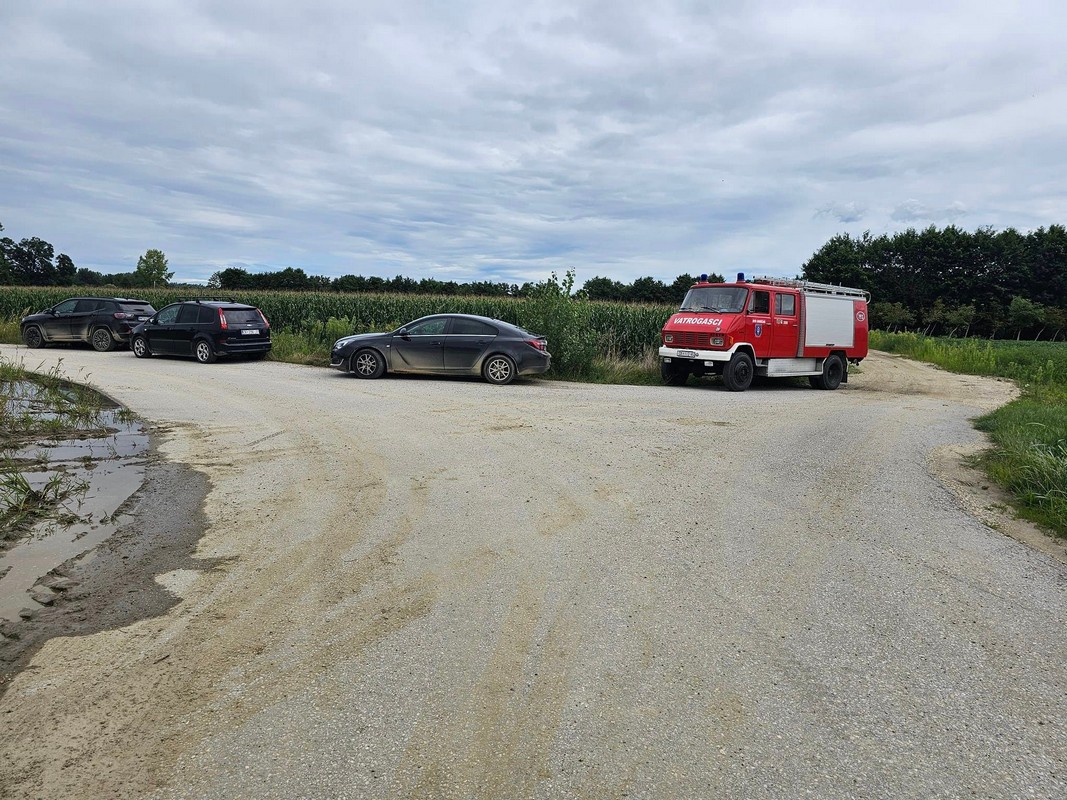 FOTO Napravljen je obilazak cijelog nasipa i dalje nema opasnosti za Goričan FOTO Napravljen je obilazak cijelog nasipa i dalje nema opasnosti za Goričan