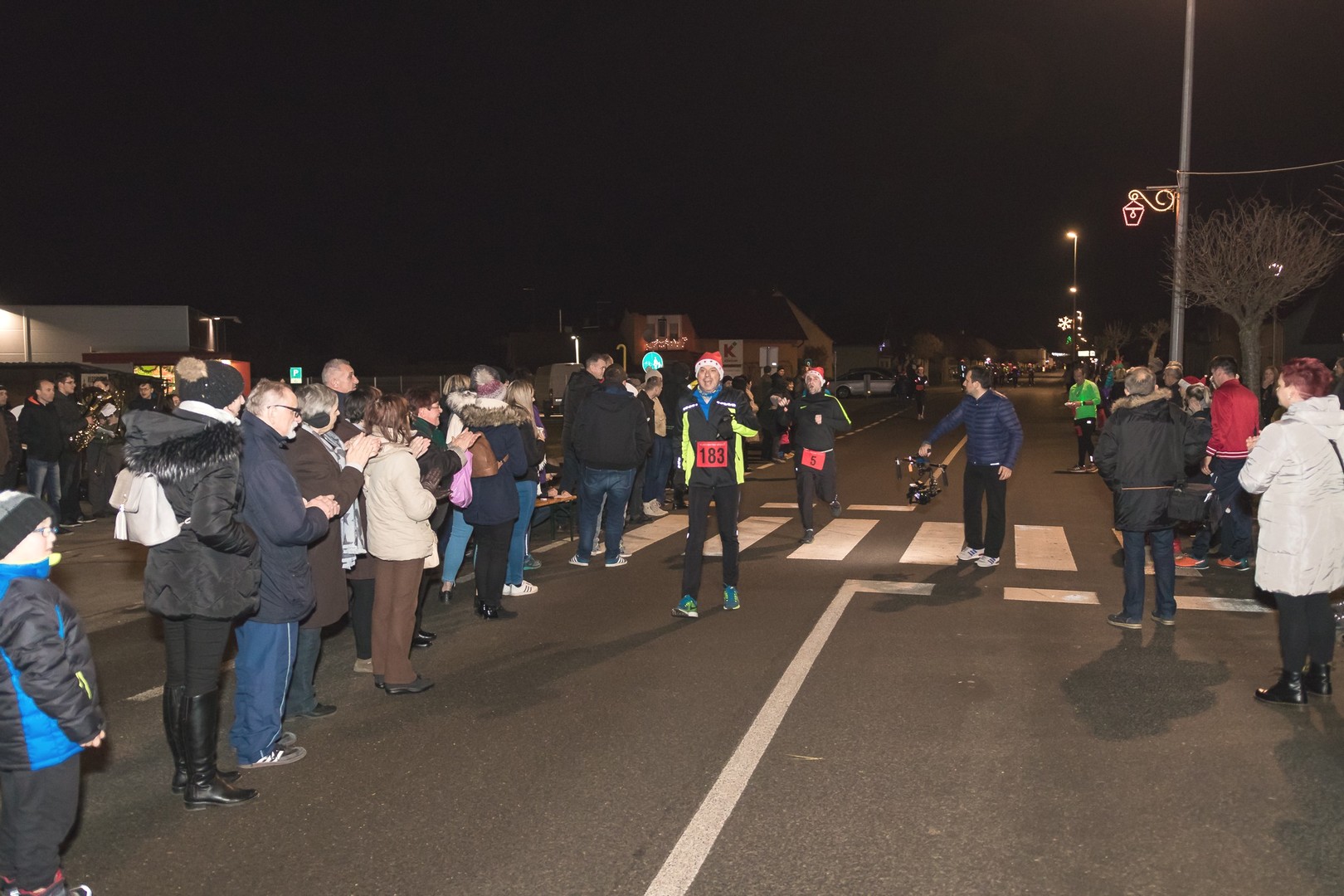 Sajam i božićna utrka privukli mnoštvo u centar Kotoribe