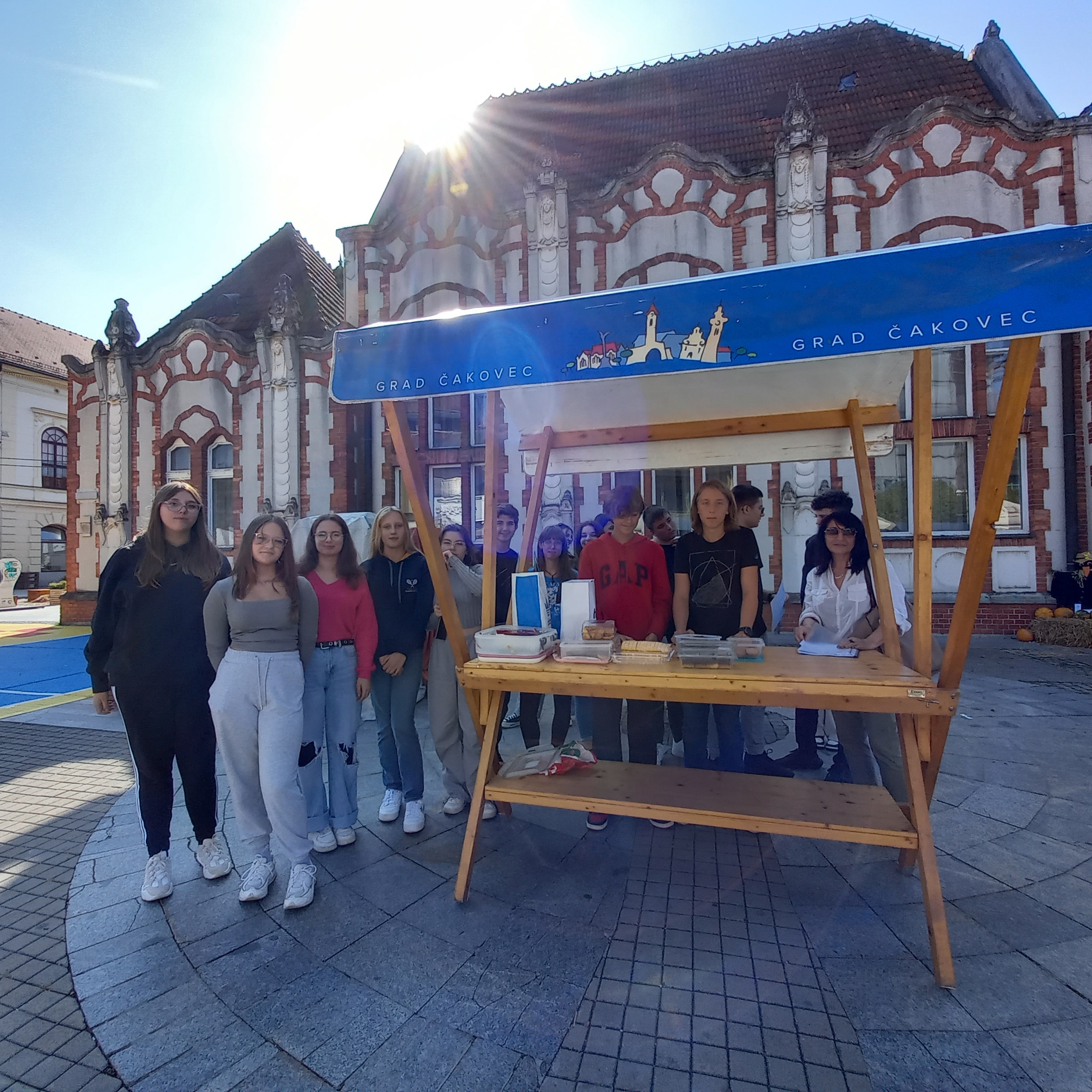 FOTO Ekonomska i trgovačka škola Čakovec obilježila Europski dan jezika na čakovečkom trgu