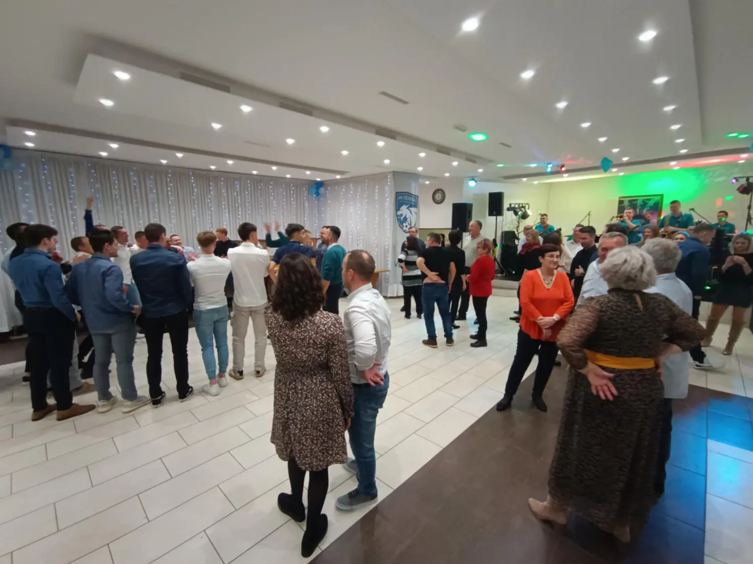 de0e7ebb-f0d3-40e7-bbd9-e2f66c734fd6 de0e7ebb-f0d3-40e7-bbd9-e2f66c734fd6