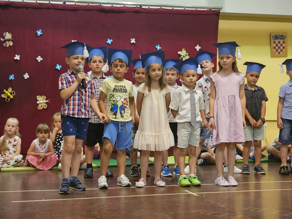 DONJI VIDOVEC Jučer su se mladi vrtićarci oprostili od teta i vrtića