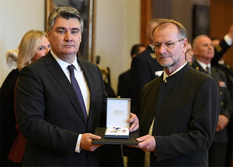 Predsjednik Milanović odlikovao međimurske policajce povodom Dana policije